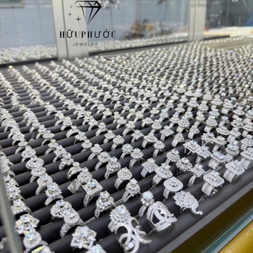 BÍ QUYẾT CHỌN NHẪN NỮ BẠCH KIM HOÀN HẢO - KHÁM PHÁ SỰ KHÁC BIỆT GIỮA BẠCH KIM VÀ VÀNG TRẮNG BẾN TRE TẠI TIỆM VÀNG HỮU PHƯỚC